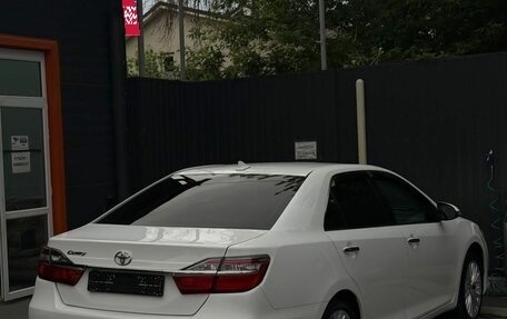 Toyota Camry, 2017 год, 2 400 000 рублей, 2 фотография