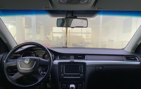 Skoda Superb III рестайлинг, 2008 год, 695 000 рублей, 17 фотография