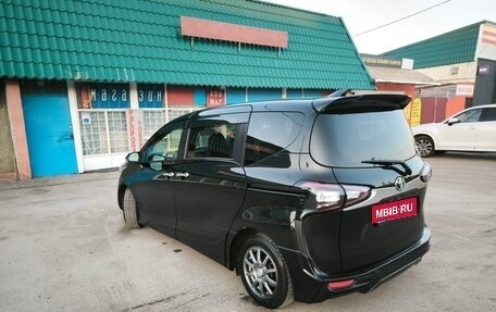 Toyota Sienta II, 2017 год, 1 299 000 рублей, 2 фотография