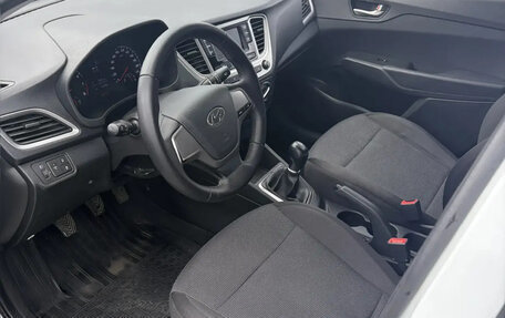 Hyundai Solaris II рестайлинг, 2017 год, 895 000 рублей, 2 фотография