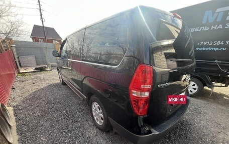 Hyundai H-1 II рестайлинг, 2011 год, 1 750 000 рублей, 2 фотография