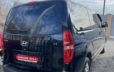 Hyundai H-1 II рестайлинг, 2011 год, 1 750 000 рублей, 7 фотография