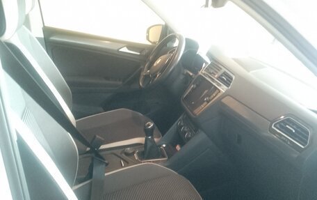 Volkswagen Tiguan II, 2019 год, 3 200 000 рублей, 6 фотография