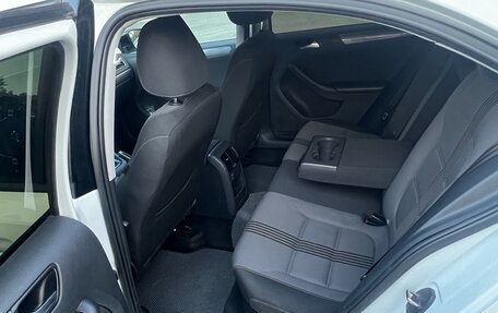 Volkswagen Jetta VI, 2016 год, 1 400 000 рублей, 18 фотография