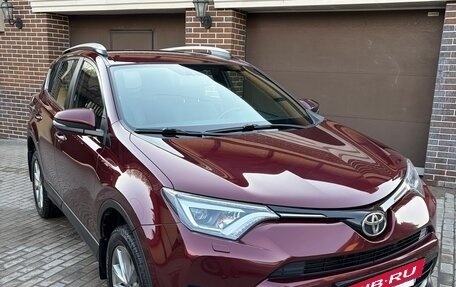 Toyota RAV4, 2017 год, 2 399 999 рублей, 2 фотография