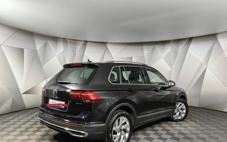 Volkswagen Tiguan II, 2021 год, 2 900 000 рублей, 2 фотография