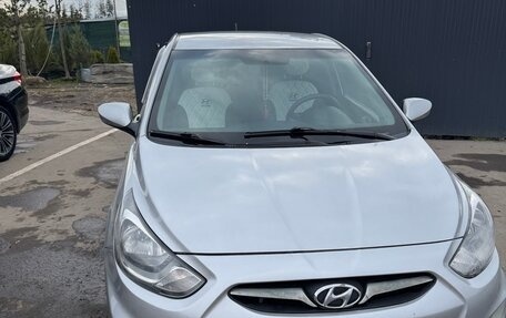 Hyundai Solaris II рестайлинг, 2011 год, 690 000 рублей, 1 фотография