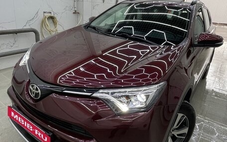 Toyota RAV4, 2018 год, 2 320 000 рублей, 2 фотография