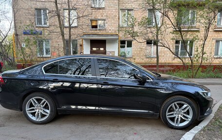 Volkswagen Passat B8 рестайлинг, 2017 год, 1 850 000 рублей, 3 фотография