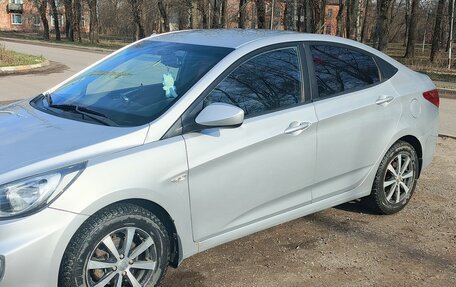 Hyundai Solaris II рестайлинг, 2011 год, 670 000 рублей, 2 фотография