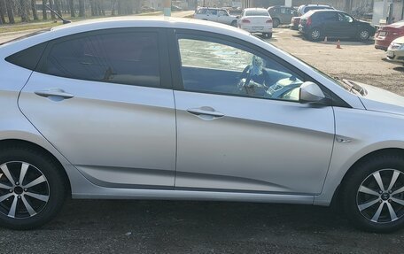 Hyundai Solaris II рестайлинг, 2011 год, 670 000 рублей, 7 фотография