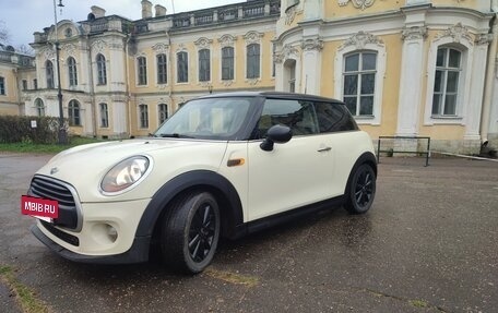MINI Hatch, 2017 год, 1 540 000 рублей, 4 фотография