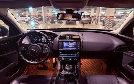 Jaguar XE I рестайлинг, 2015 год, 1 300 000 рублей, 14 фотография