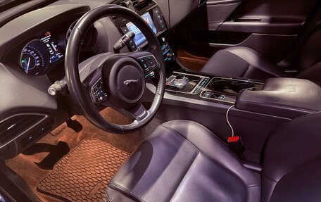 Jaguar XE I рестайлинг, 2015 год, 1 300 000 рублей, 10 фотография