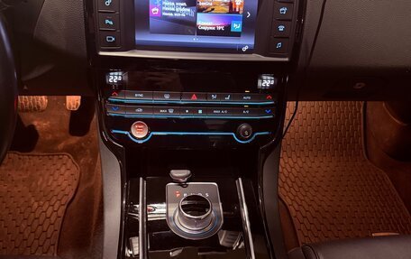 Jaguar XE I рестайлинг, 2015 год, 1 300 000 рублей, 11 фотография