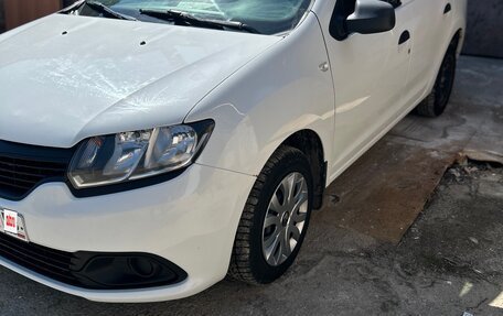 Renault Logan II, 2017 год, 685 000 рублей, 2 фотография