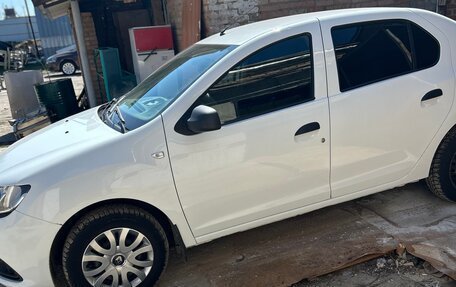 Renault Logan II, 2017 год, 685 000 рублей, 3 фотография