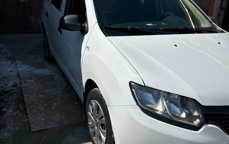 Renault Logan II, 2017 год, 685 000 рублей, 9 фотография
