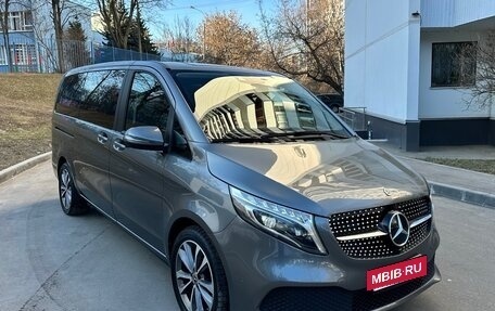 Mercedes-Benz V-Класс, 2022 год, 5 350 000 рублей, 2 фотография