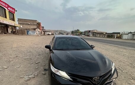 Toyota Camry, 2018 год, 3 300 000 рублей, 1 фотография
