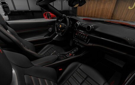 Ferrari Portofino, 2018 год, 21 300 000 рублей, 35 фотография