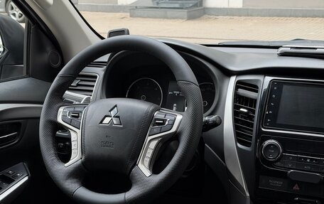 Mitsubishi Pajero Sport III рестайлинг, 2019 год, 3 400 000 рублей, 13 фотография