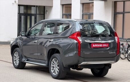 Mitsubishi Pajero Sport III рестайлинг, 2019 год, 3 400 000 рублей, 5 фотография