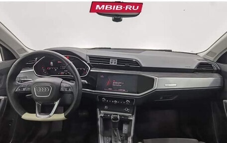 Audi Q3, 2021 год, 1 720 000 рублей, 5 фотография