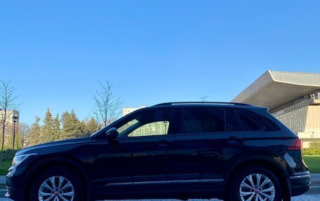 Volkswagen Tiguan II, 2021 год, 2 860 000 рублей, 9 фотография