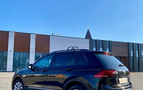 Volkswagen Tiguan II, 2021 год, 2 860 000 рублей, 2 фотография