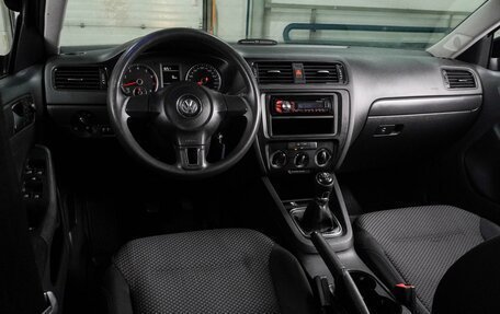 Volkswagen Jetta VI, 2013 год, 899 000 рублей, 6 фотография