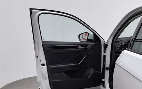 Volkswagen T-Roc I, 2022 год, 1 386 000 рублей, 8 фотография