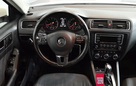 Volkswagen Jetta VI, 2013 год, 950 000 рублей, 13 фотография