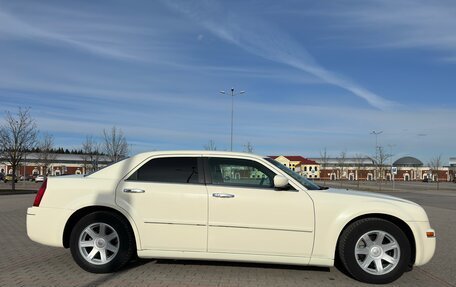 Chrysler 300C II, 2004 год, 815 000 рублей, 2 фотография