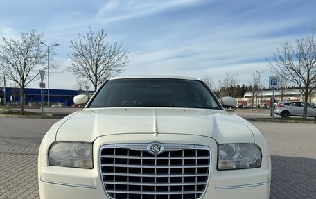Chrysler 300C II, 2004 год, 815 000 рублей, 3 фотография