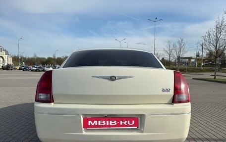Chrysler 300C II, 2004 год, 815 000 рублей, 4 фотография