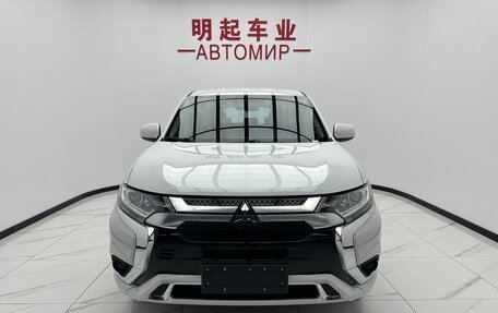 Mitsubishi Outlander III рестайлинг 3, 2021 год, 1 880 000 рублей, 3 фотография