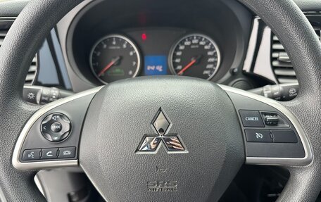 Mitsubishi Outlander III рестайлинг 3, 2021 год, 1 880 000 рублей, 11 фотография