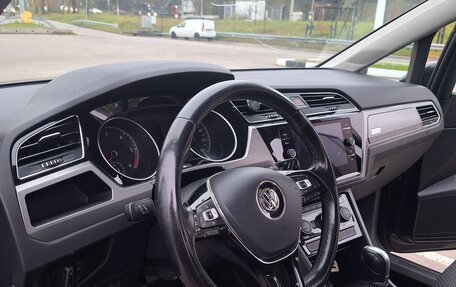 Volkswagen Touran III, 2018 год, 1 400 000 рублей, 5 фотография