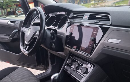 Volkswagen Touran III, 2018 год, 1 400 000 рублей, 4 фотография
