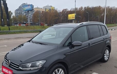 Volkswagen Touran III, 2018 год, 1 400 000 рублей, 10 фотография