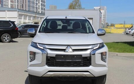 Mitsubishi L200 IV рестайлинг, 2023 год, 3 999 000 рублей, 2 фотография