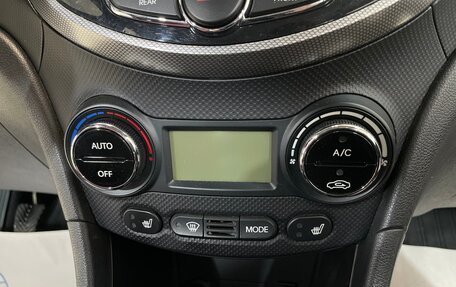Hyundai Solaris II рестайлинг, 2011 год, 880 000 рублей, 16 фотография
