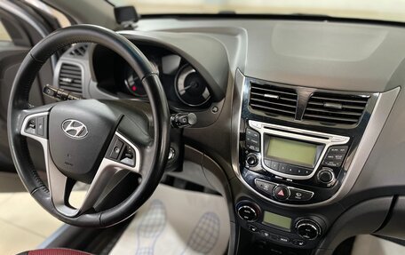 Hyundai Solaris II рестайлинг, 2011 год, 880 000 рублей, 17 фотография