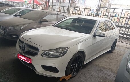 Mercedes-Benz E-Класс, 2015 год, 1 223 370 рублей, 2 фотография