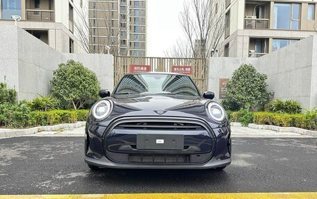 MINI Hatch, 2024 год, 3 200 000 рублей, 2 фотография