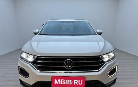 Volkswagen T-Roc I, 2022 год, 1 600 000 рублей, 1 фотография