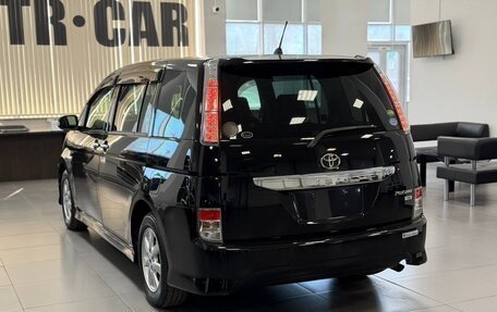 Toyota ISis I, 2013 год, 1 325 000 рублей, 4 фотография