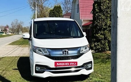 Honda Stepwgn IV, 2017 год, 1 999 000 рублей, 2 фотография