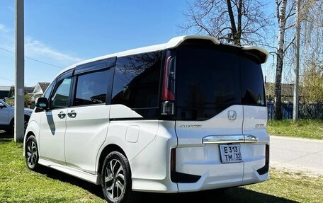 Honda Stepwgn IV, 2017 год, 1 999 000 рублей, 3 фотография